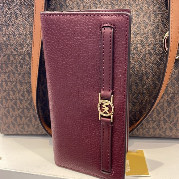 Michael Kors Reed Large Bifold Pebbled Leather Snap Wallet Card Case 
Oxblood - Picture 13 of 16